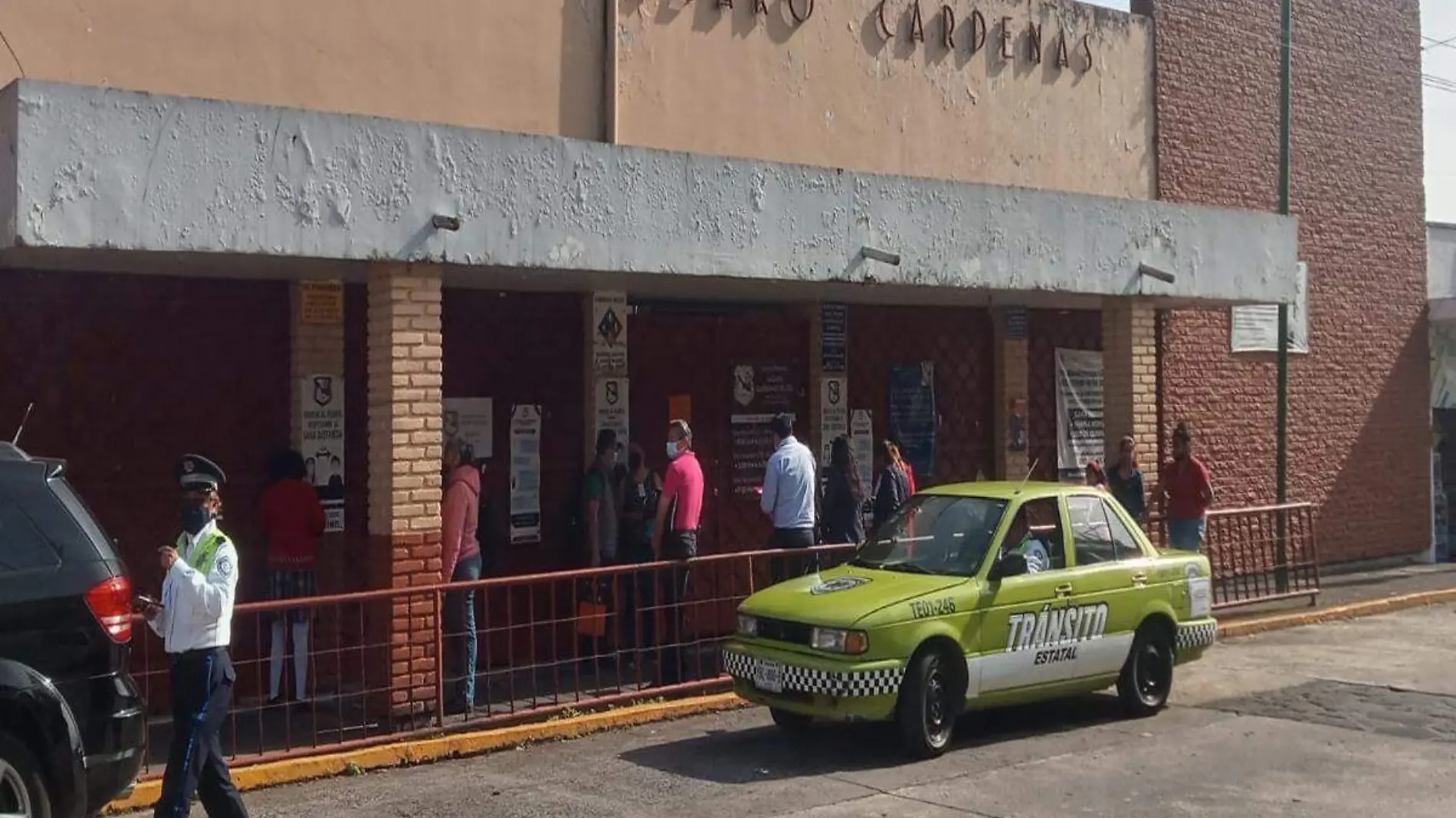 Manifestación de padres en escuela de Banderilla